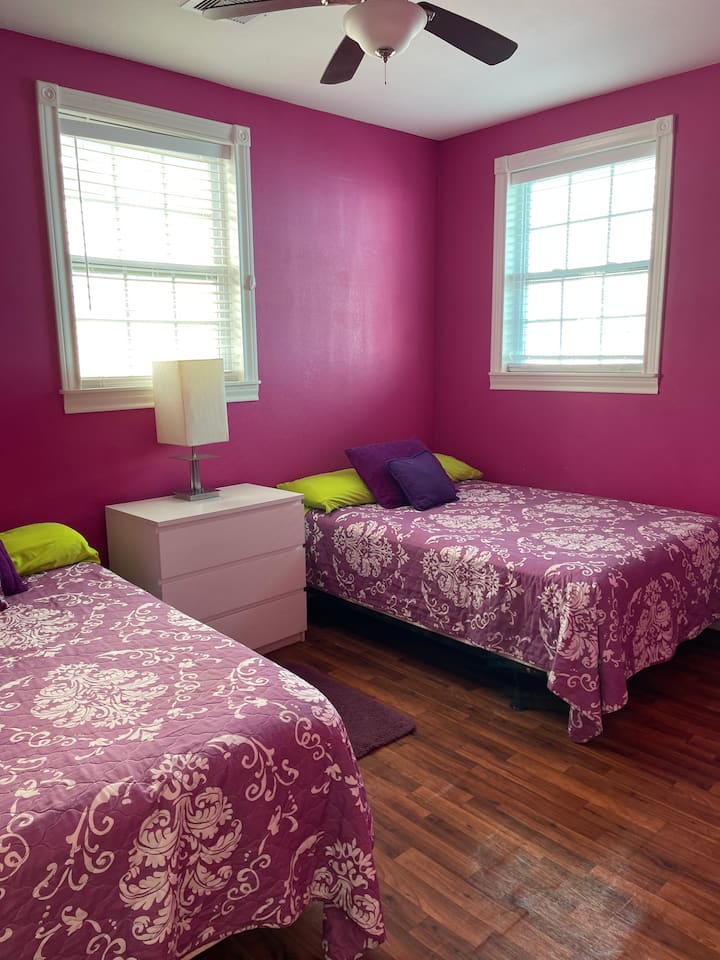 2. SPÁLŇA - 2 MANŽELSKÉ POSTELE - DVD PREHRÁVAČ A TV