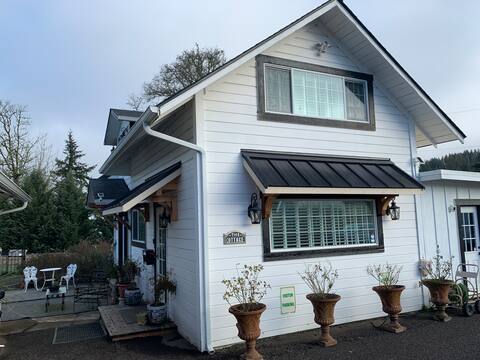 Historic 1884 Country Cottage with Modern Luxury