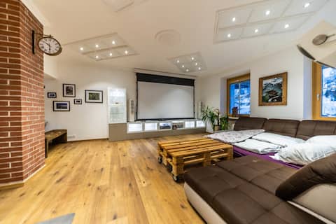 Top Airbnb: Modern apartment (120sqm) in midst of 3 ski areas. in Stadl Predlitz