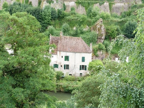 Charming accommodation for 2 in Semur in Auxois