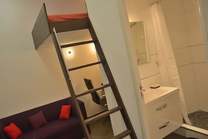 Chambre/studette SdB privée à 100m de la plage