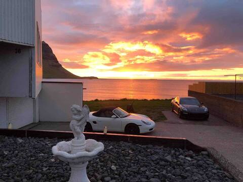 Kirkjufell Oceanfront Villa
