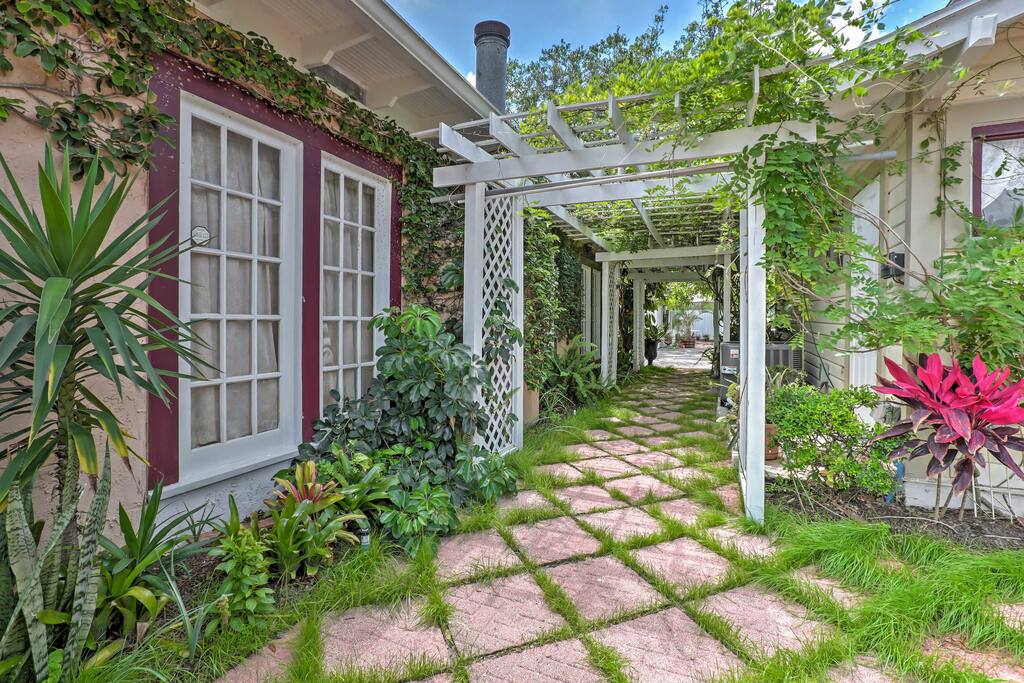 A welcoming garden highlights this 2-bedroom, 1-bath home for 6.