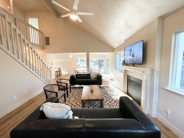 7 Bedrooms, Two Homes & a Relaxing Hot Tub Escape