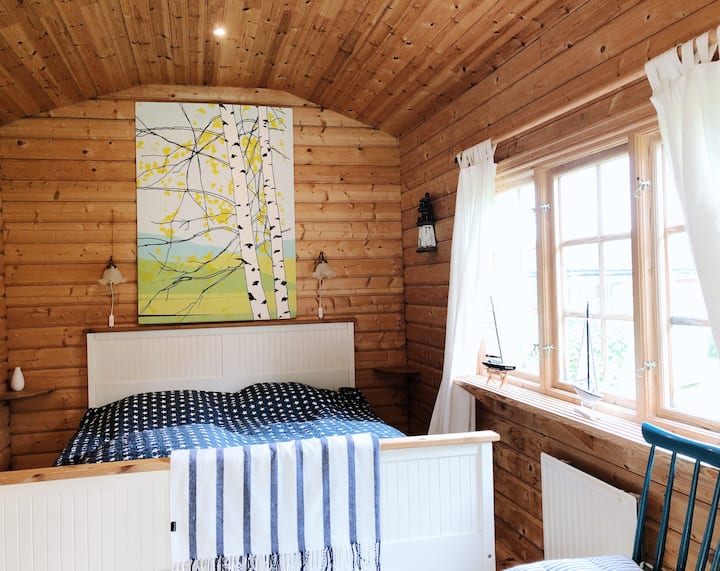 Საოჯახო სასტუმრო ორადგილიანი საწოლით