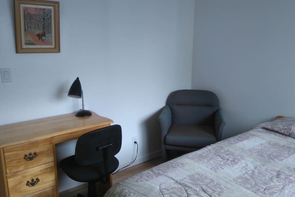 Desk, sitting area