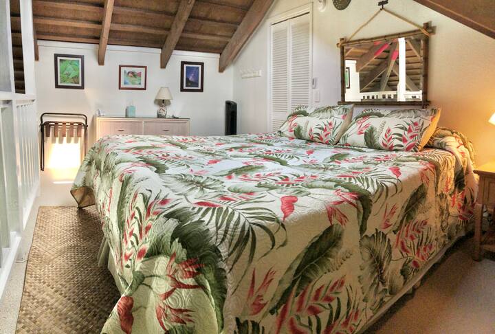 Bright & Airy with Full Kitchen & W/D