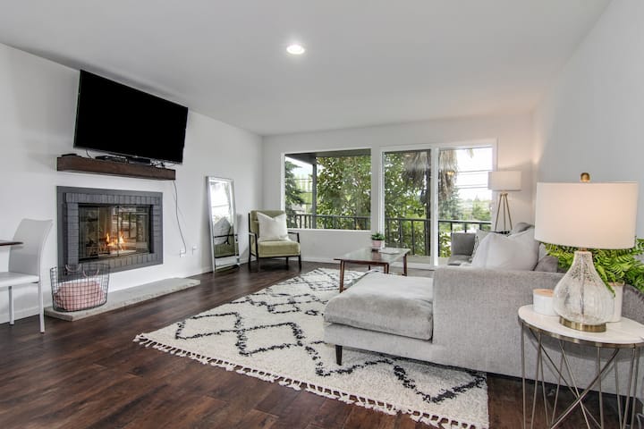 Downtown Kirkland - Luxury 3rd Street Retreat - Redmond, WA