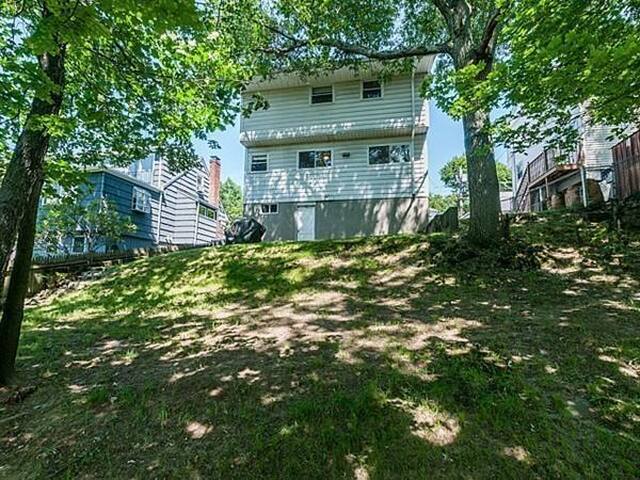 Quiet Room in Boston #2 gallery image 3