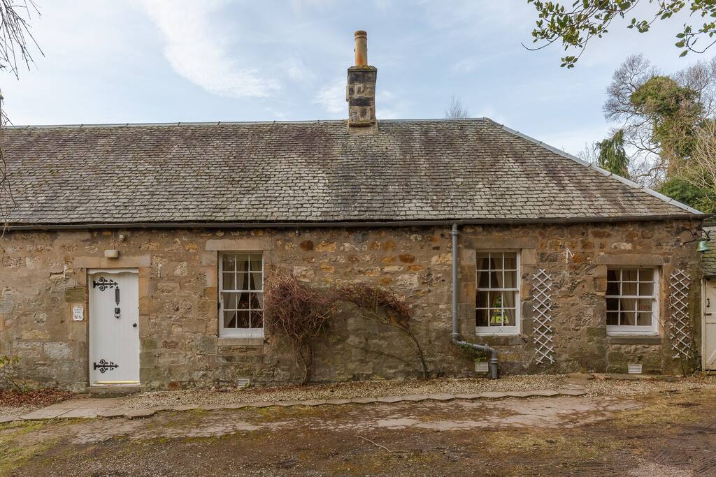 15 Best Cottages In Edinburgh (2022) Latest Deals, Reviews