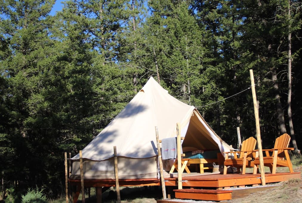 Sky Ranch style glamping, "Light and Easy," plus picnic and kitchen area