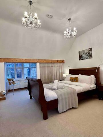 Ancoats unique Historical Townhouse -as seen on TV gallery image 2