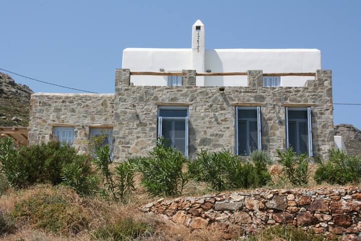 Rammos Villa 2 – access to a pool