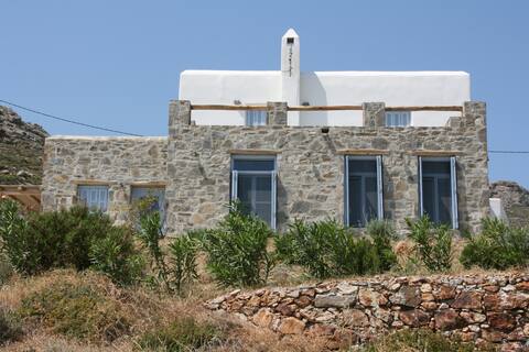 Rammos Villa 2 - access to a pool