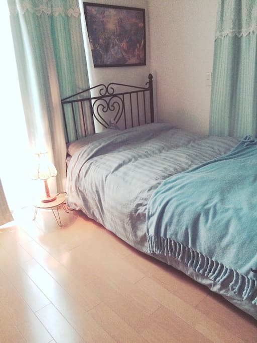 semi-double bed