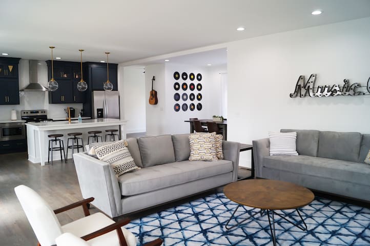 Modern ★Nashville★ Full House ~ mins to Broadway