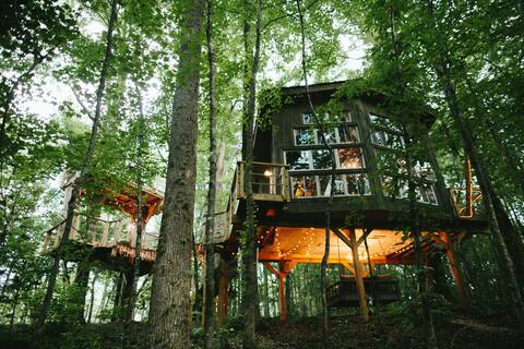 The Majestic Treehouse romantic, luxury retreat