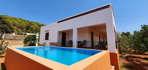 Propiedad de Airbnb exitosa: Can Micaleta: Lovely villa in the countryside en Sant Antoni De Portmany