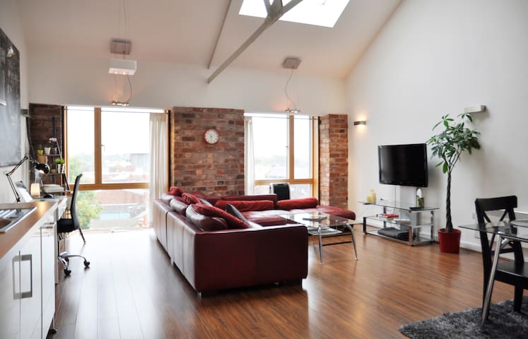 Apartment With Energised Colour Scheme