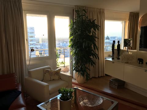 Erfolgreiche Airbnb-Immobilie: Experience of a special kind with spectacular view in Mitte