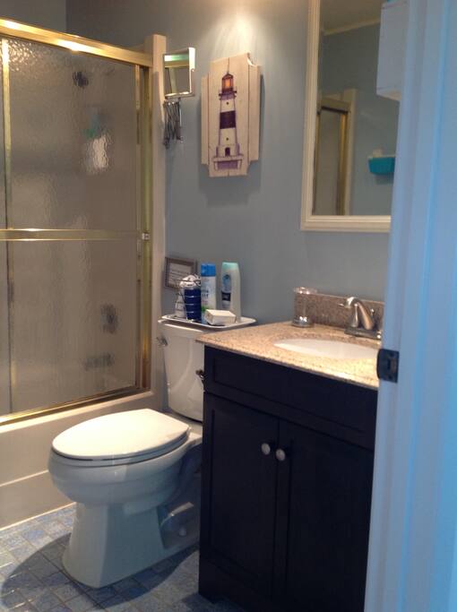 Main floor full bath