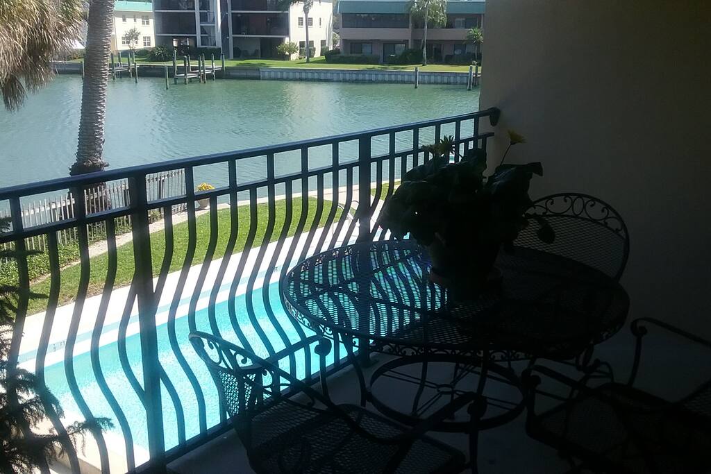 Fantastic intercoastal view!