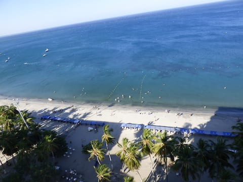 DIRECT BEACHFRONT: Sleeps 4, Ocean Balcony, BEST
