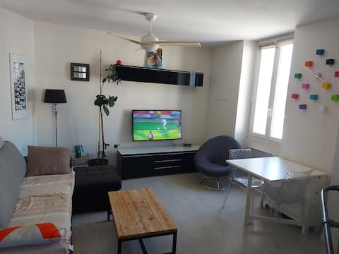 Annonce Airbnb populaire: Cozy two-room apartment à Marseille 8e Arrondissement