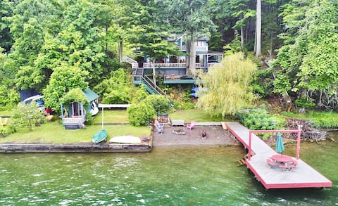 Magical lakefront treehouse, minutes to downtown