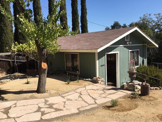 Downtown Paso Wine Country Cottage