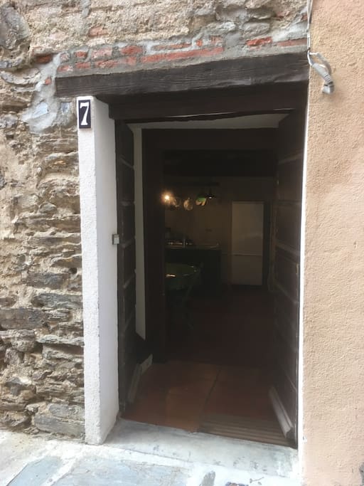 ENTREE SUR RUE
