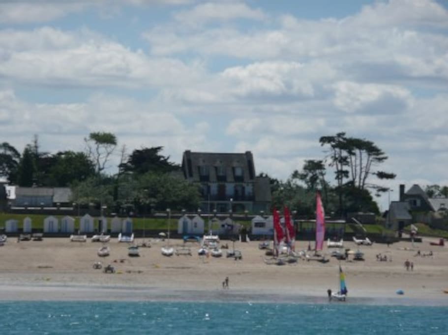 La maison vue de la mer