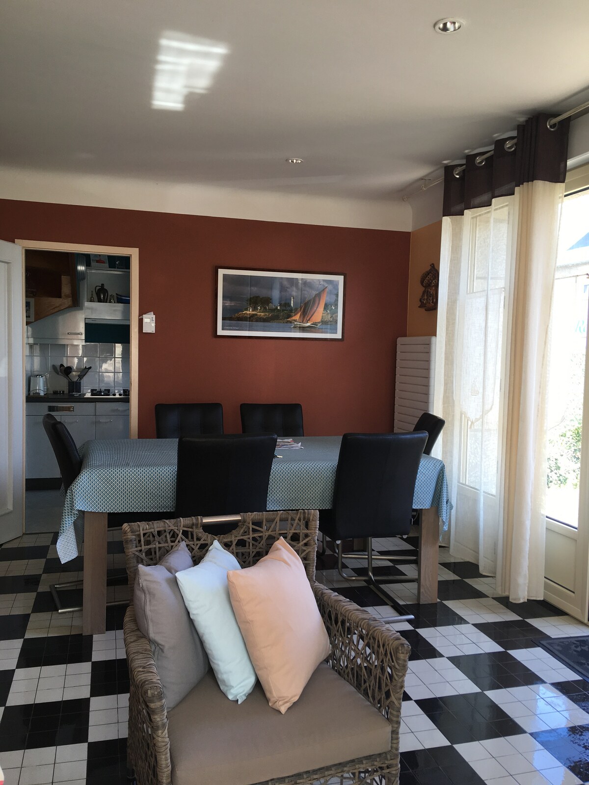 Airbnb performant: The house of colors 20 m from the beach à Saint Lunaire
