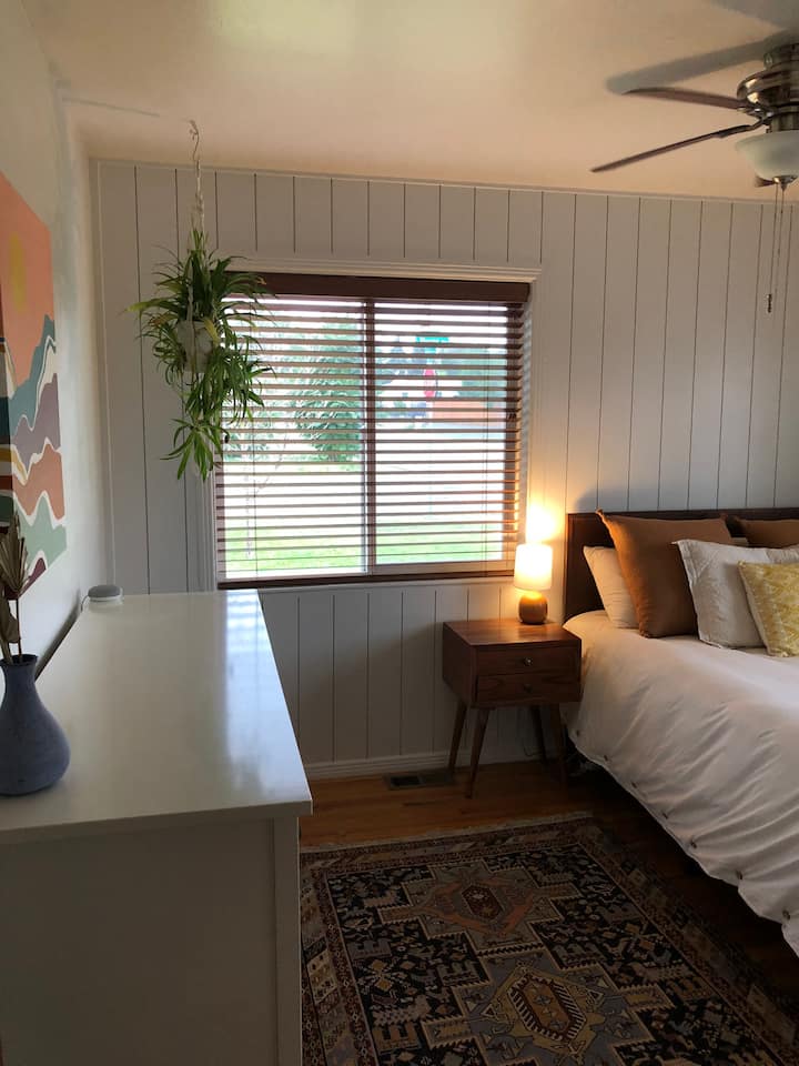 Удобна спална соба 1 со брачен кревет (широк 150 – 179 см) 