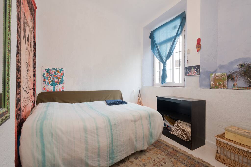Habitación, cama de matrimonio.