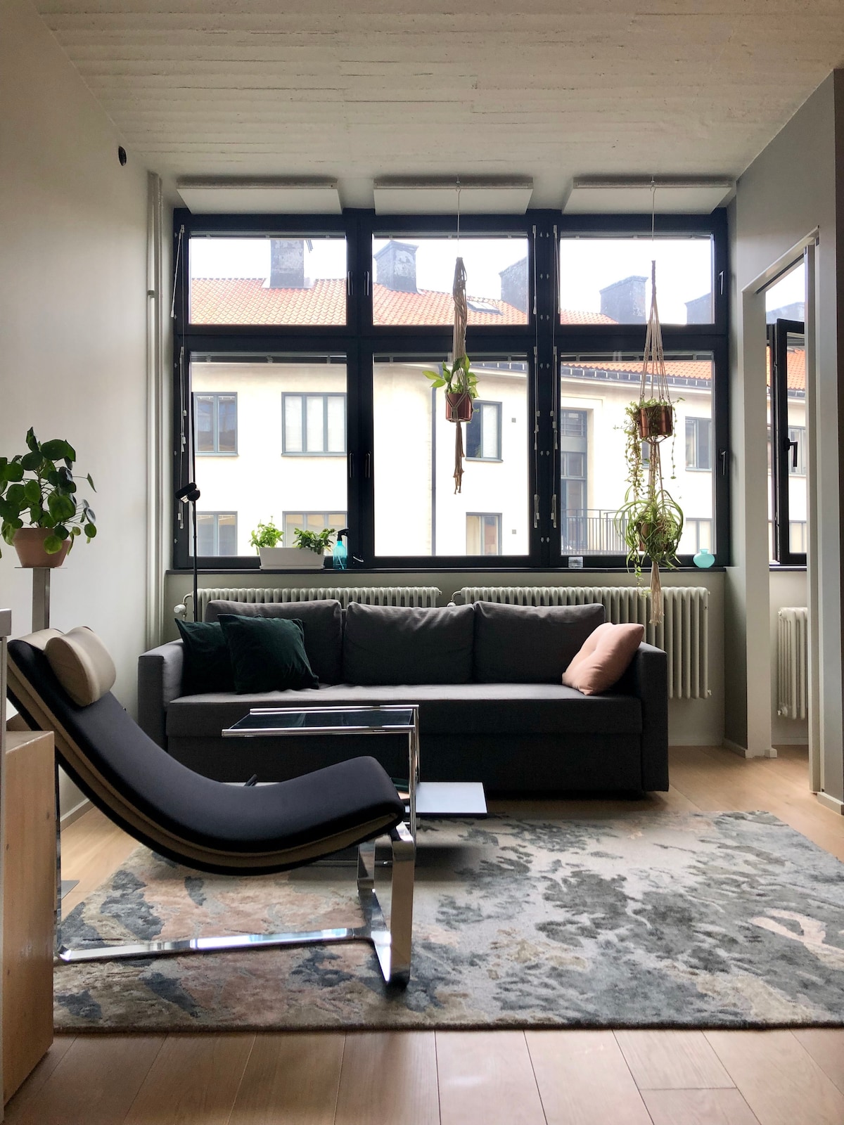 Industrial Architecture Style: The Past, Present, and Design Ideas for ... - Stylish Industrial Apartment Buildings