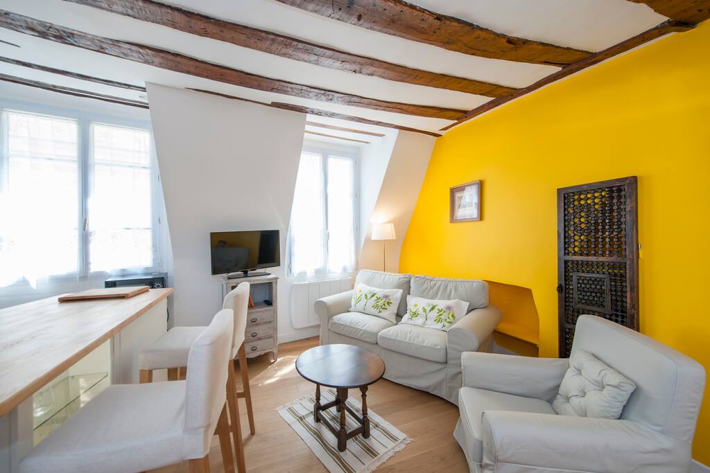 Living room with cable TV