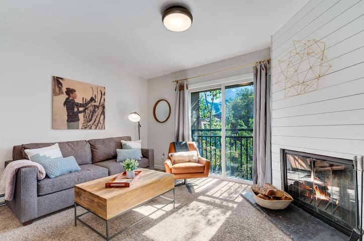 Gorgeous View in Town - Walk to Lifts