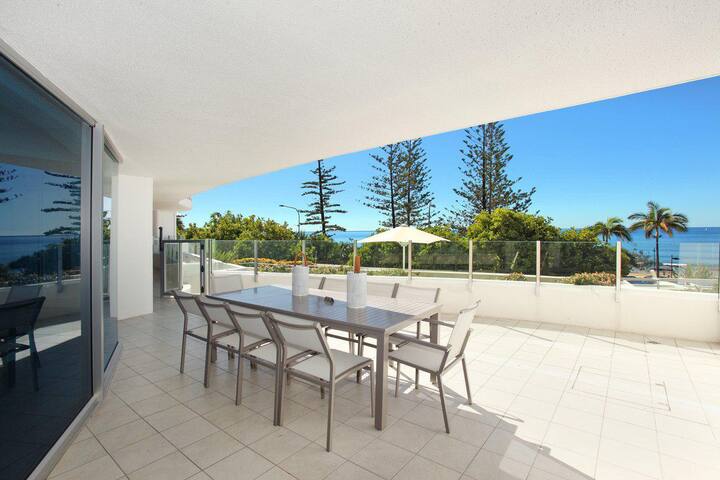 Sirocco 201 – Beachfront Apartment gallery image 2