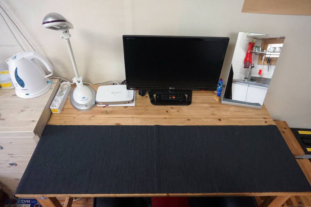 Desk; Cable TV, Desk light, mirror