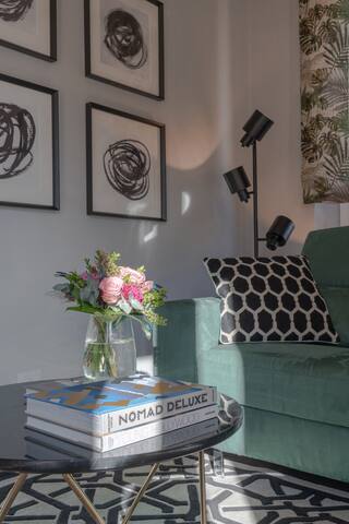 Flamingo Luxury – 2 Bedroom 2 Bath with Balcony gallery image 2