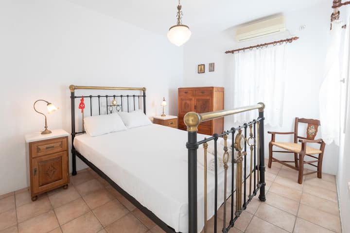 Casa Alena, Piso Livadi Paros: hlavná spálňa s manželskou posteľou