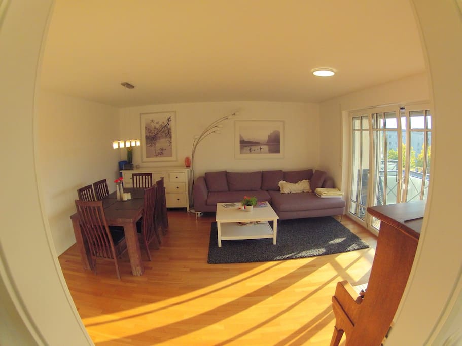 Beautiful livingroom with a tons of space