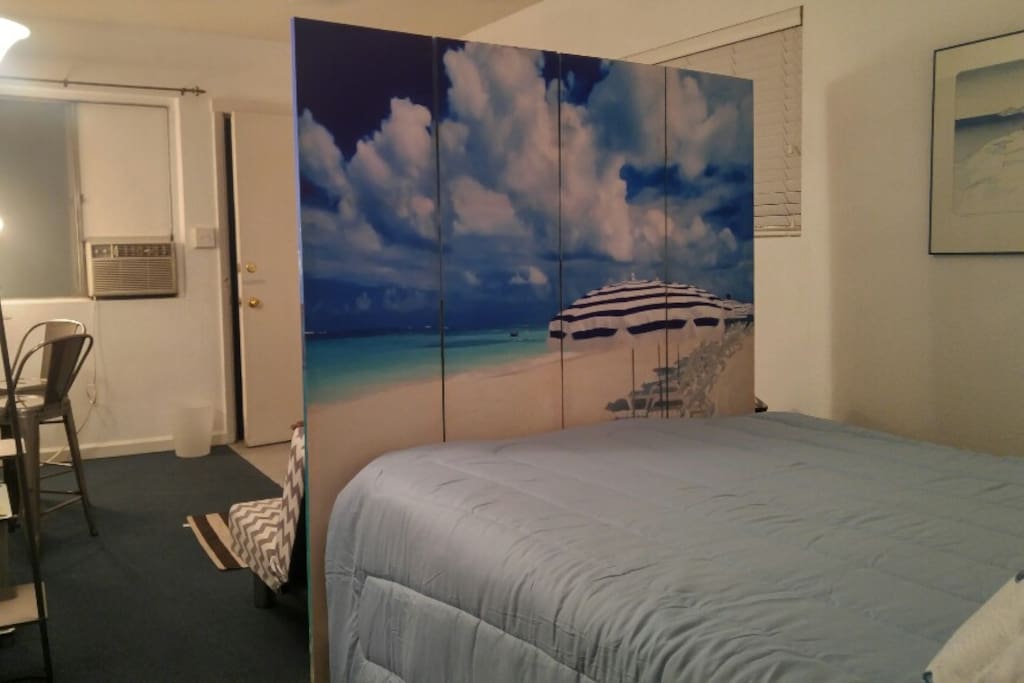 And behind the screen, another beach scene, and...