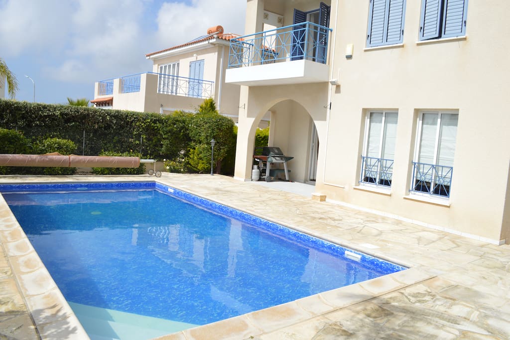 Rear garden & pool