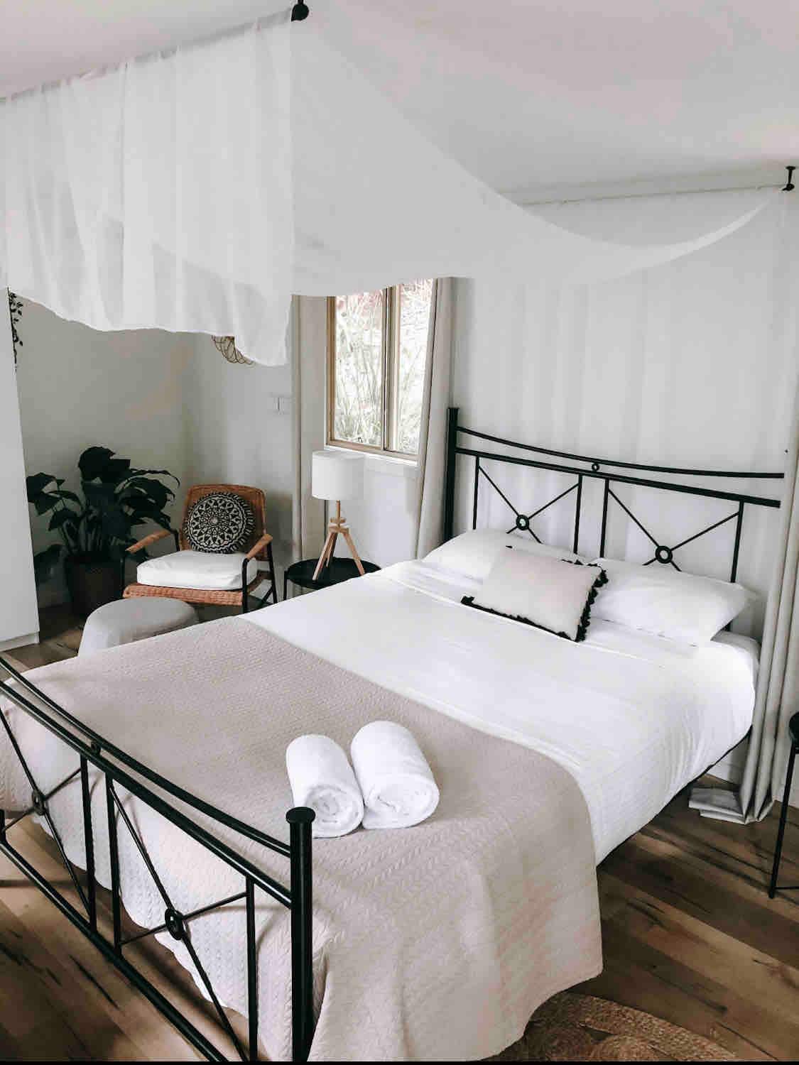 Განმარტოვდით და დატკბით რომანტიკული ხედებით ტროპიკულ ტყეებზე.