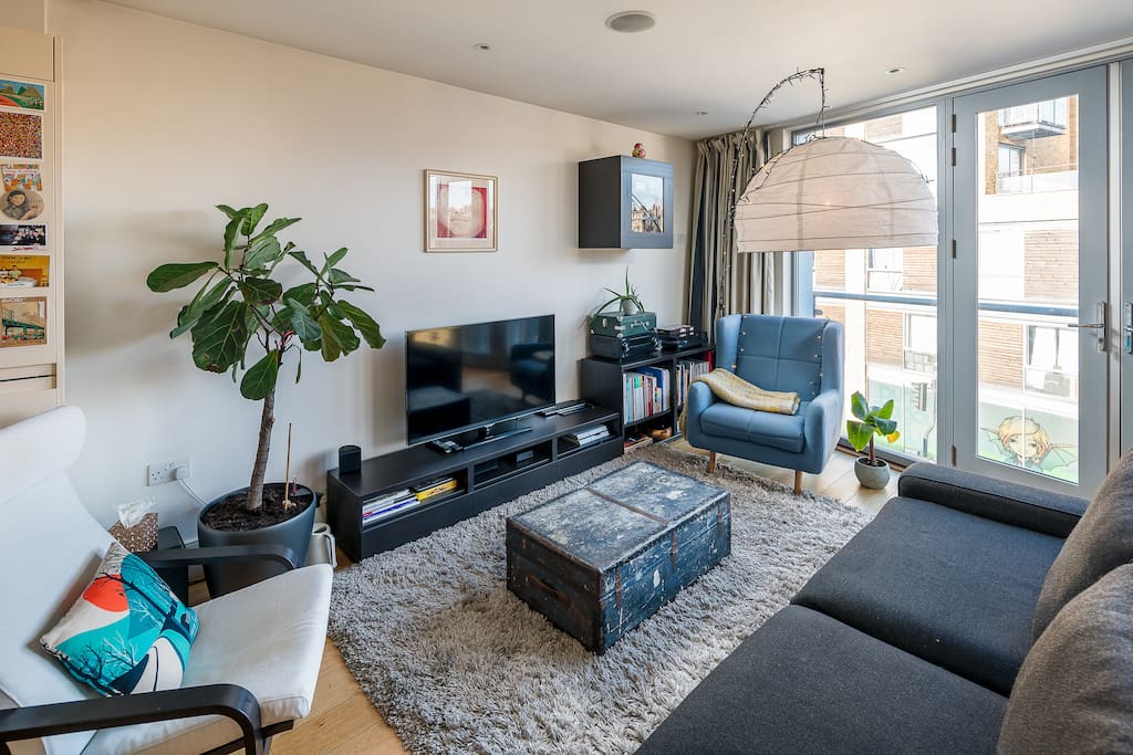 Spacious light living area