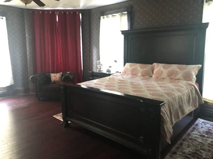 One Bedroom King Suite