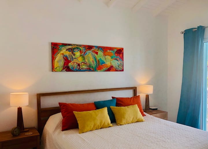 PRINCESS EDEN
غرفة النوم 1 : سرير كبير / مكيف هواء /إطلالة على الحديقة/ حمام داخلي