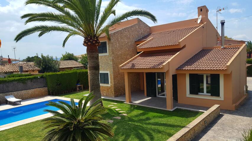 FANTASTICA CASA UNIFAMILIAR CON PISCINA Y BARBACOA